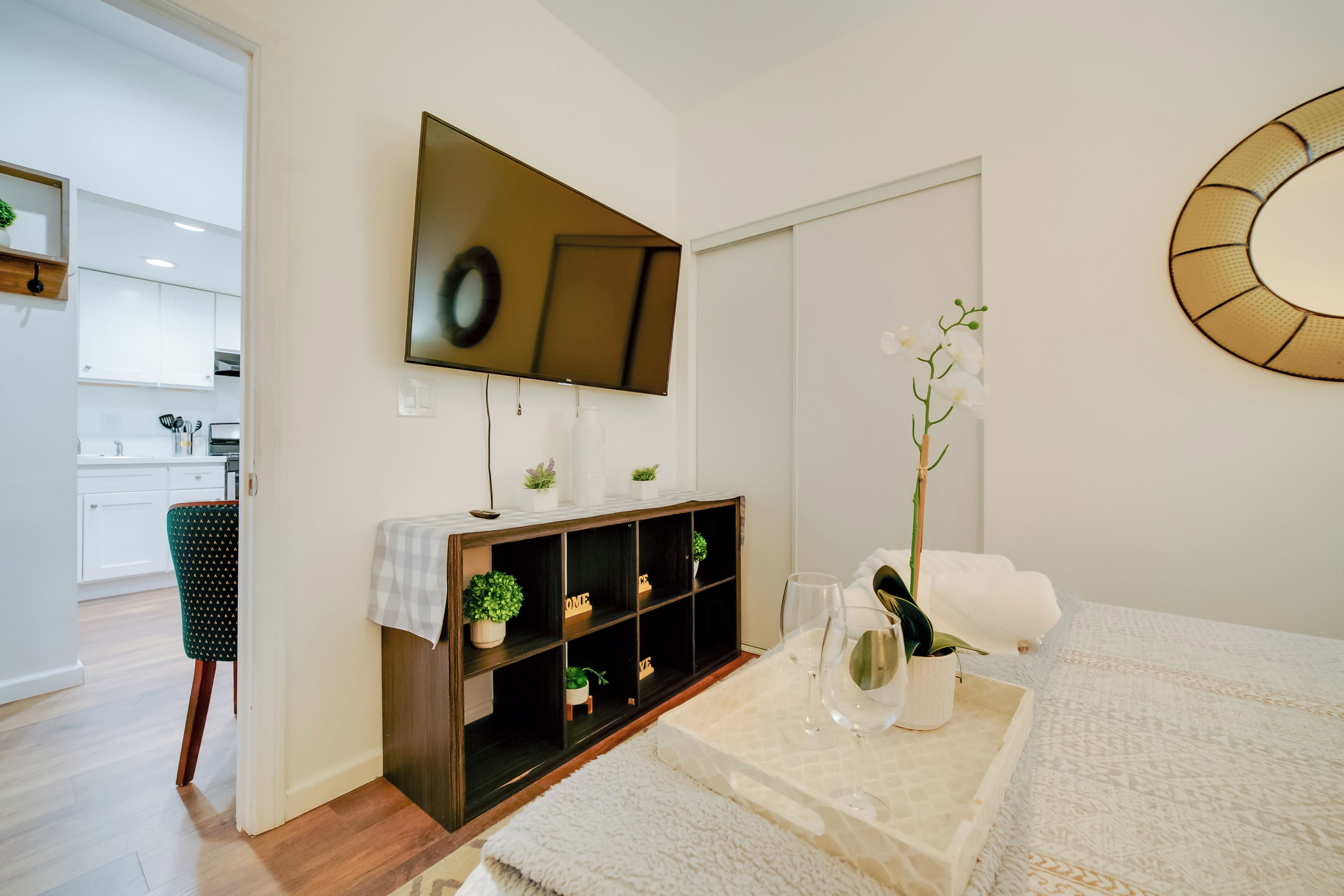 3 bedrooms, desk, iron/ironing board, travel crib