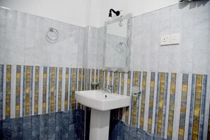Deluxe Double Room, Balcony, Hill View | Bathroom - Mango shadow inn  (Ella)