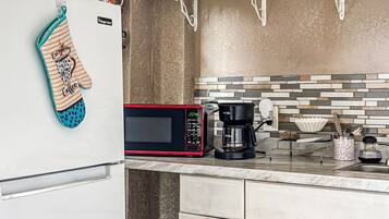 Fridge, microwave, stovetop, coffee/tea maker