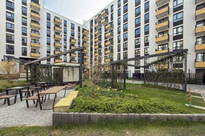 Outdoor dining - Beige Apartment | Parking | Furnished Terrace (Wrocław)