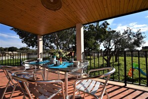 Outdoor dining - Villa in Marina Di Ragusa with 3 bedrooms sleeps 7 (Marina Di Ragusa)