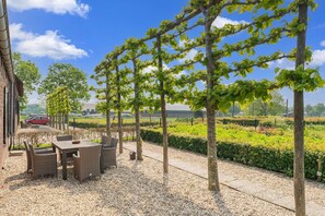 Outdoor dining - Beautiful new group home with panoramic views (Montfoort)