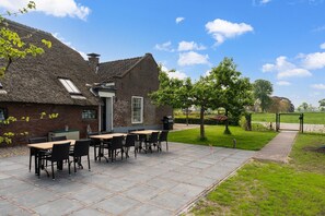 Outdoor dining - Beautiful new group home with panoramic views (Montfoort)