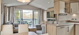 Platinum Caravan 3 (Pet)