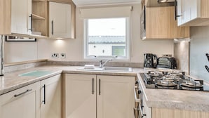 Unclassified image, 4 of 9, button - Platinum Caravan 3 (Pet) (Hunters Quay, Argyll)