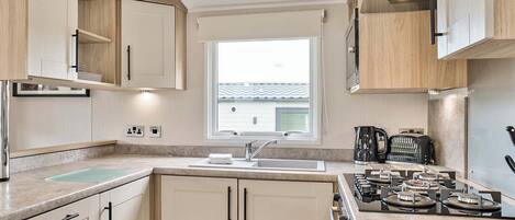 Fridge, oven, stovetop, toaster