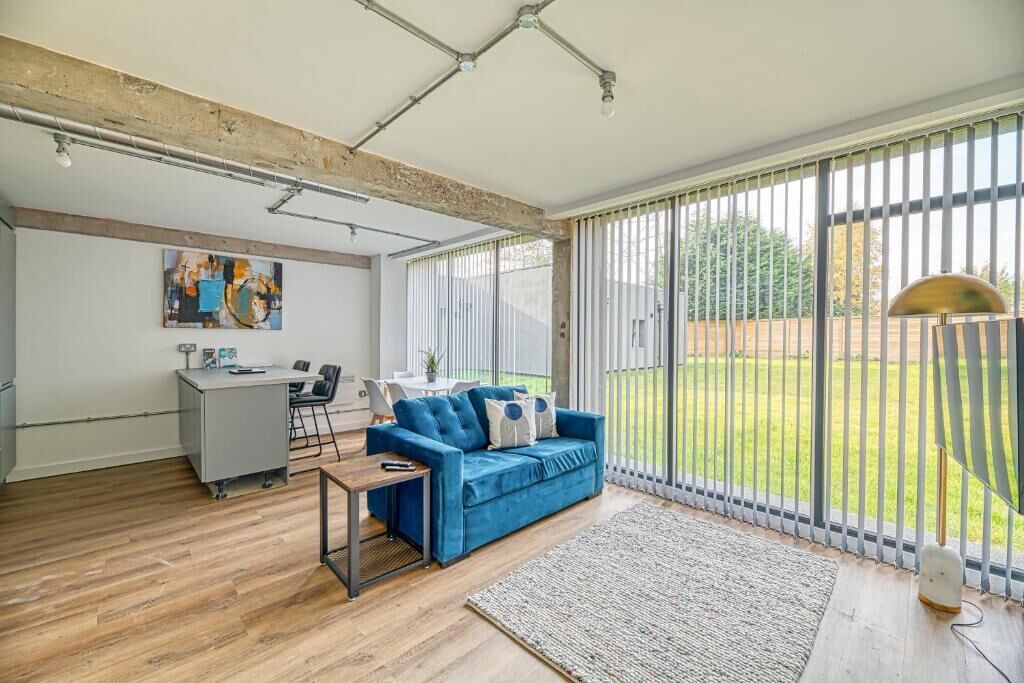 Apartment | Living area | Flat-screen TV