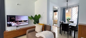 The snug cove, beautifully furnished and fully functional. Family friendly!