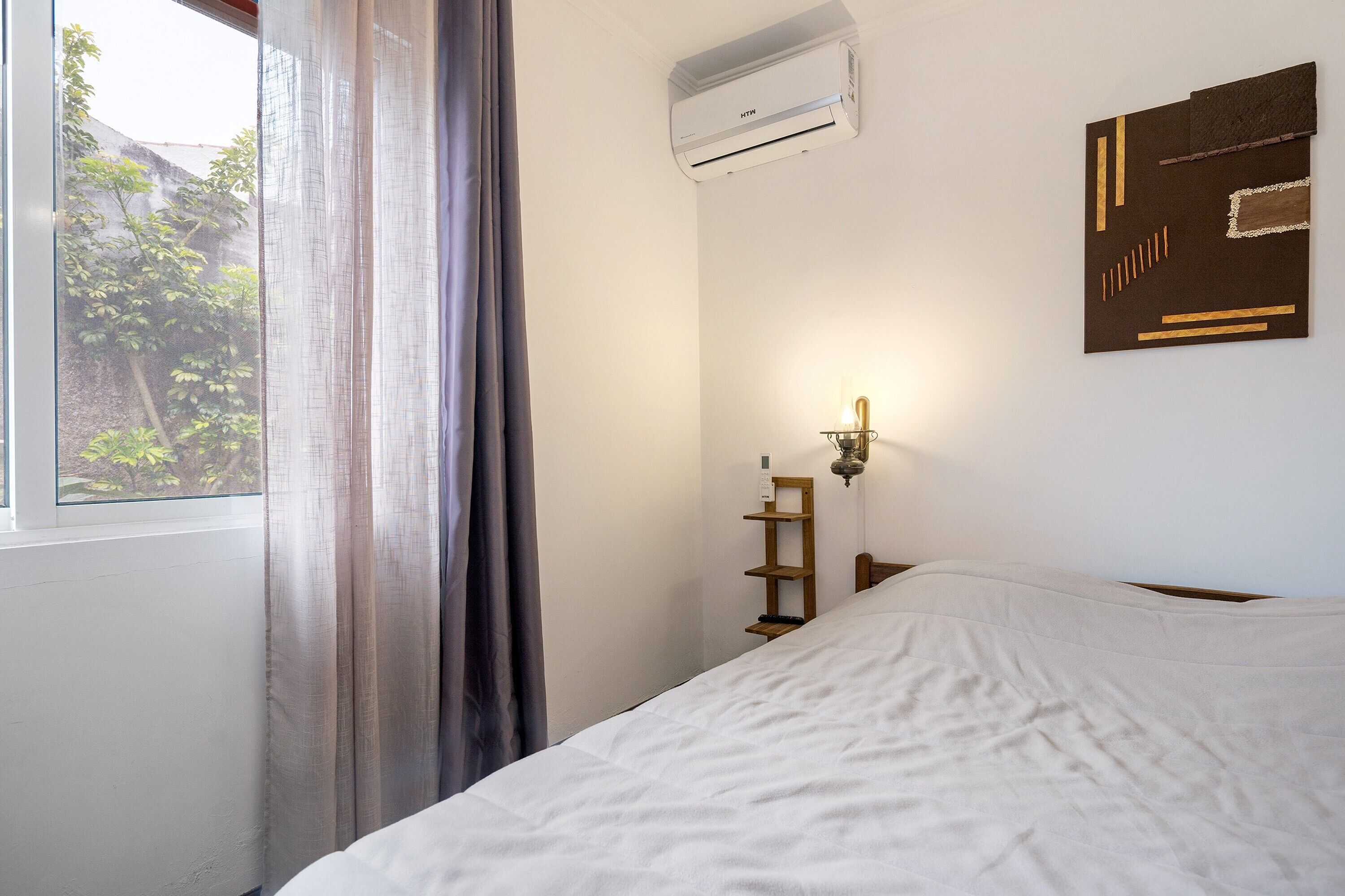 WiFi, bed sheets