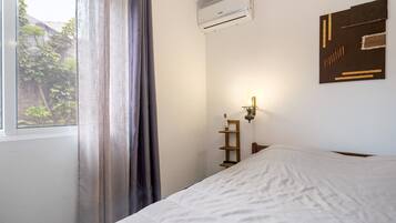 WiFi, bed sheets