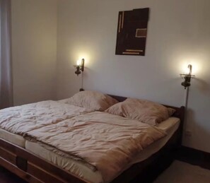 WiFi, bed sheets - Room 'Quarto Bela Noite' with Shared Terrace, Wi-Fi and Air Conditioning (Cabouco)