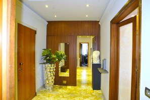Interior - Spacious Apartment near Lake Maggiore (Luino)