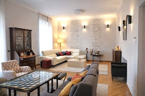 Smart TV - Spacious Apartment near Lake Maggiore (Luino)