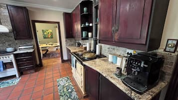 House, 5 Bedrooms, Patio | Interior