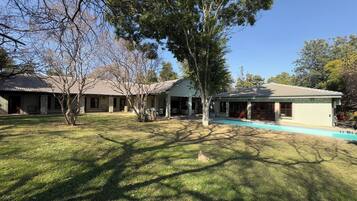 House, 5 Bedrooms, Patio | Exterior