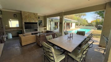 House, 5 Bedrooms, Patio | Dining room