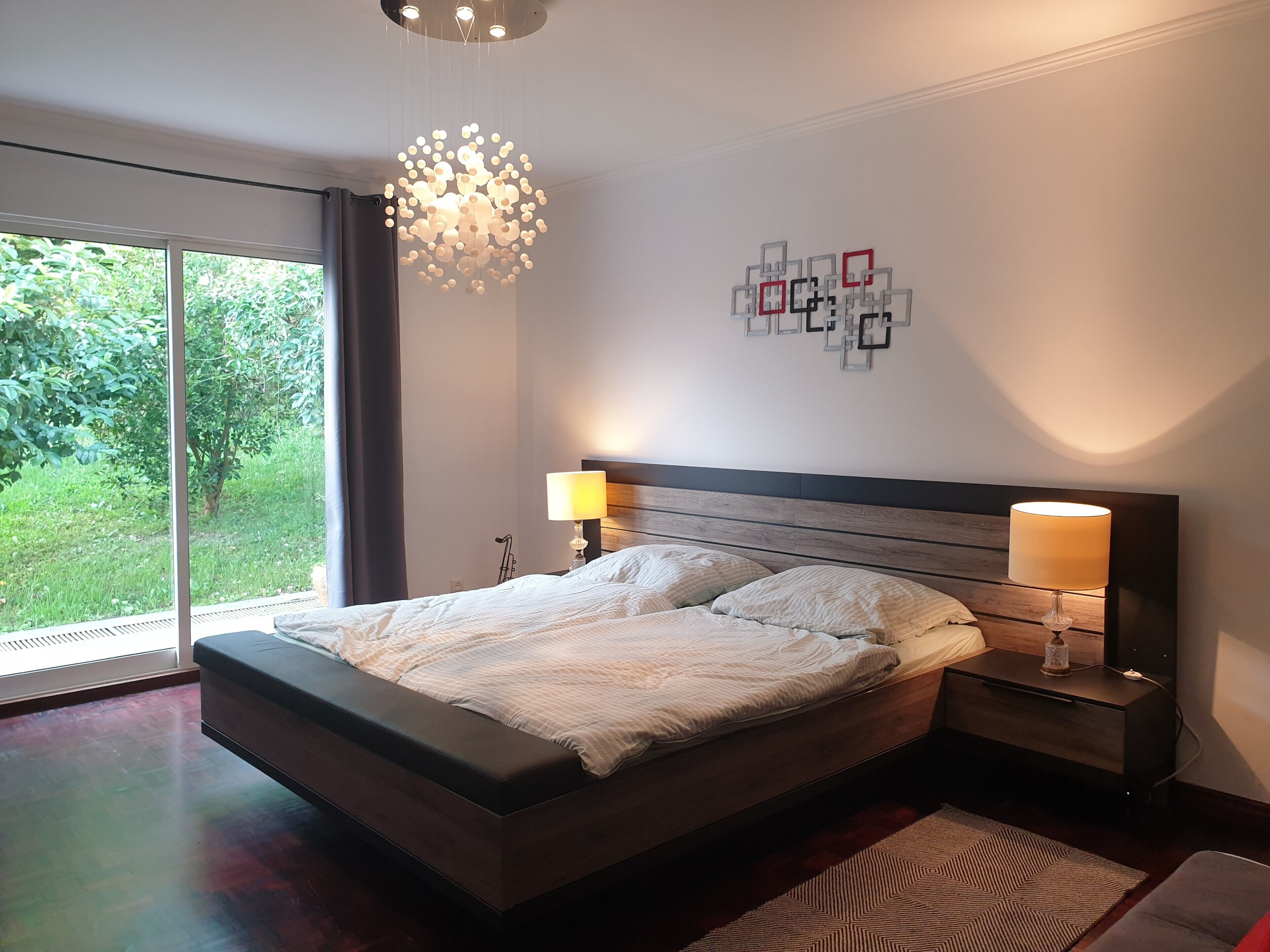 WiFi, bed sheets