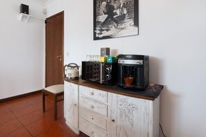 Interior - Room 'Quarto Belo Dia' with Shared Terrace, Wi-Fi and Air Conditioning (Cabouco)