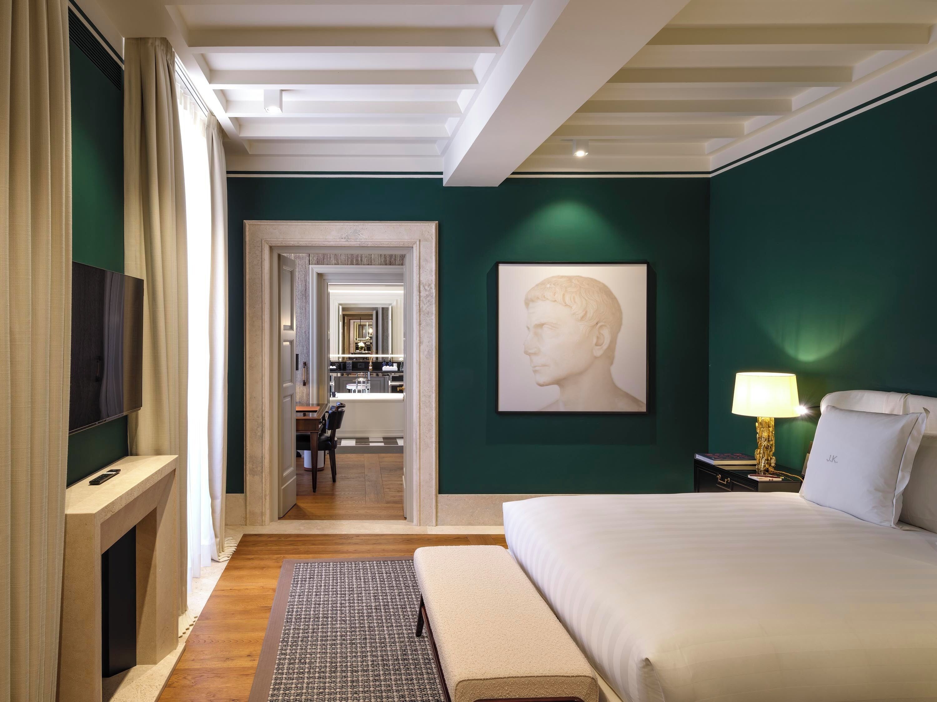 Free minibar, in-room safe, desk, free WiFi