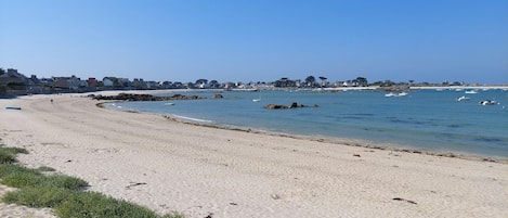 Una playa cerca