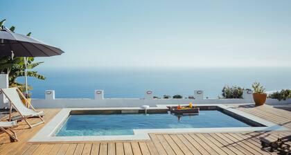 Exceptional villa with private heated pool and sea view