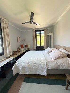 4 habitaciones, tabla de planchar con plancha, wifi y ropa de cama 