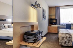 1 Schlafzimmer, Schreibtisch, Bügeleisen/Bügelbrett, Reisekinderbett