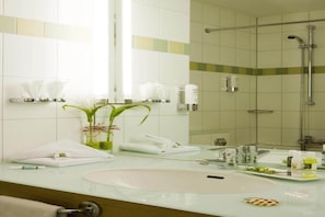 Shower, hair dryer - Sunday Hotel Dortmund Standard Single Room (Dortmund)