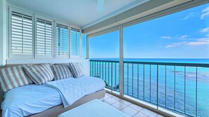 Property grounds - Experience true beachfront living Honolulu’s prestigious Gold Coast @ Sans Souci (Honolulu, HI)