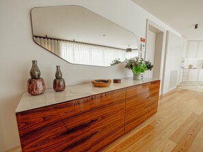 A modern kitchen with a wooden cabinet, a large mirror, and a potted plant. - DOWNTOWN PENTHOUSE with RIVER VIEW by VACATIONY by Interhome (Porto)