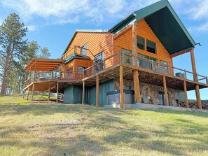 Exterior - Reiser's Ridge Cabin (Custer)