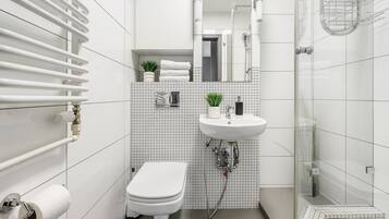 Classic Apartment, Courtyard View | Bathroom