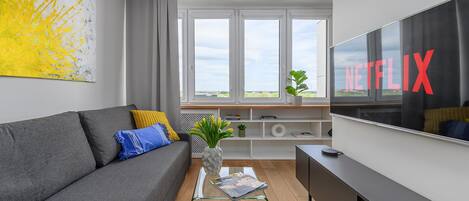 Appartement classique, vue sur la cour intérieure | Aire de séjour | Téléviseur connecté de 40 po avec télévision numérique, Netflix