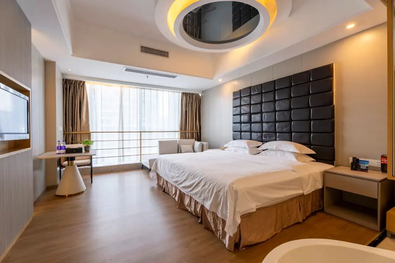 Superior King Room | Free WiFi, bed sheets