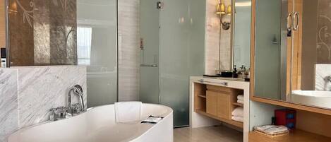 Superior Twin Room | Bathroom