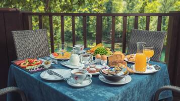 Free daily full breakfast