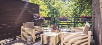 Hotel Tazz- River Front Oasis Collection