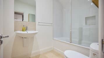 Apartamento, sacada | Banheiro