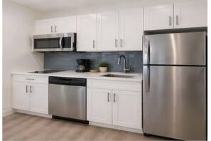 Classic Room, City View | Private kitchen - The Danforth Suites (Toronto)