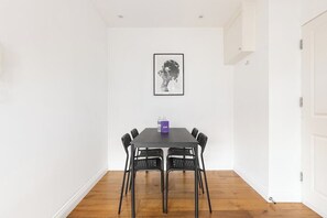 Dining - New! Lovely 1BR in Anerley by Crystal Palace Park (Greater London)