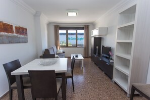 Standard Apartment, 2 Bedrooms | Dining - Monlar Campanar (Valencia)