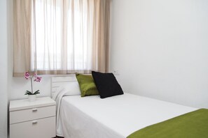 Standard Apartment, 2 Bedrooms | Seterika/papan seterika, Wi-fi percuma 