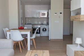Fridge, microwave, oven, stovetop - Monlar Ruzafa (Valencia)