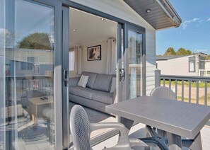 Outdoor dining - Our Silver Caravans are a great base for any family holiday. (Hunters Quay, Argyll)