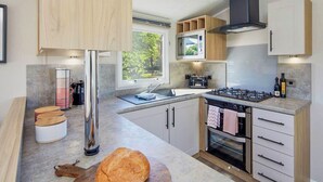 Private kitchen - Our Silver Caravans are a great base for any family holiday. (Hunters Quay, Argyll)