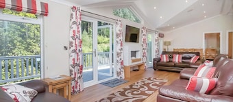 Luxury Lodge 5 bed Hot Tub