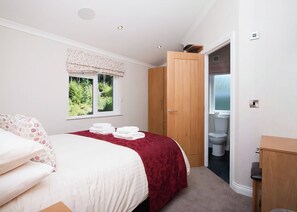 5 bedrooms - Luxury Lodge 5 bed Hot Tub (Lochgoilhead, on the Drimsynie Estate, Argyll)