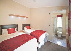 3 bedrooms - Luxury Lodge 3 bed Hot Tub (Lochgoilhead, on the Drimsynie Estate, Argyll)