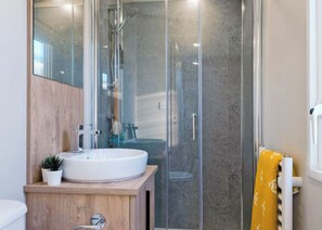 Bathroom - Our Silver Caravans are a great base for any family holiday. (Hunters Quay, Argyll)