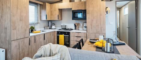 Fridge, oven, stovetop, toaster